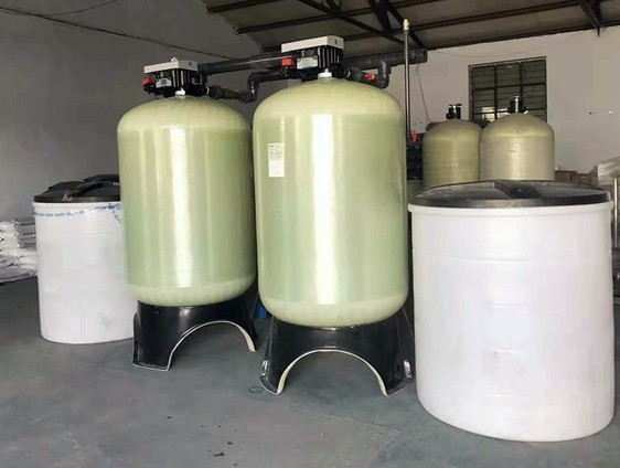 过氧化氢装置配套脱盐水处理设备 化工装置配套脱盐水系统砂炭滤器与反渗透设备实拍